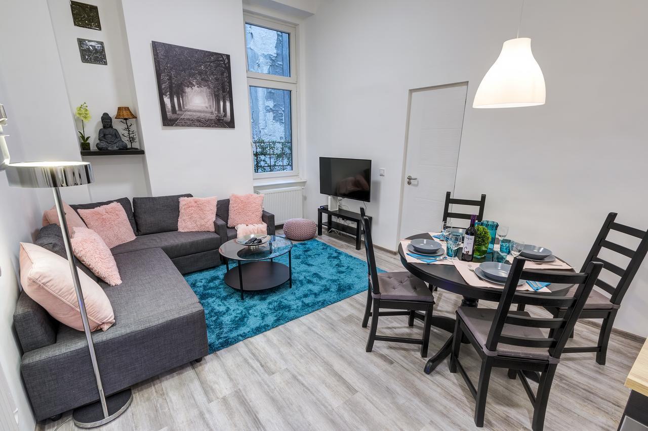Apartment Palace *