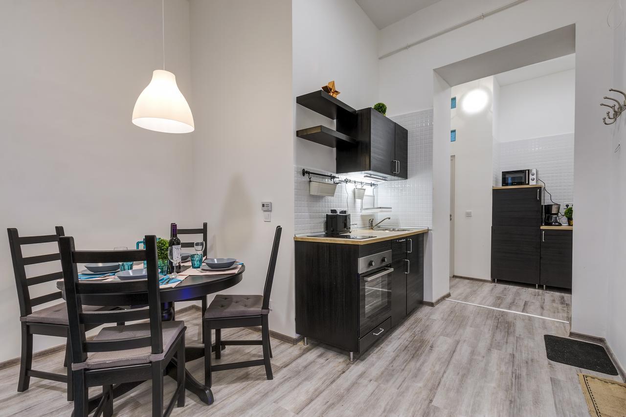 Apartment Palace *